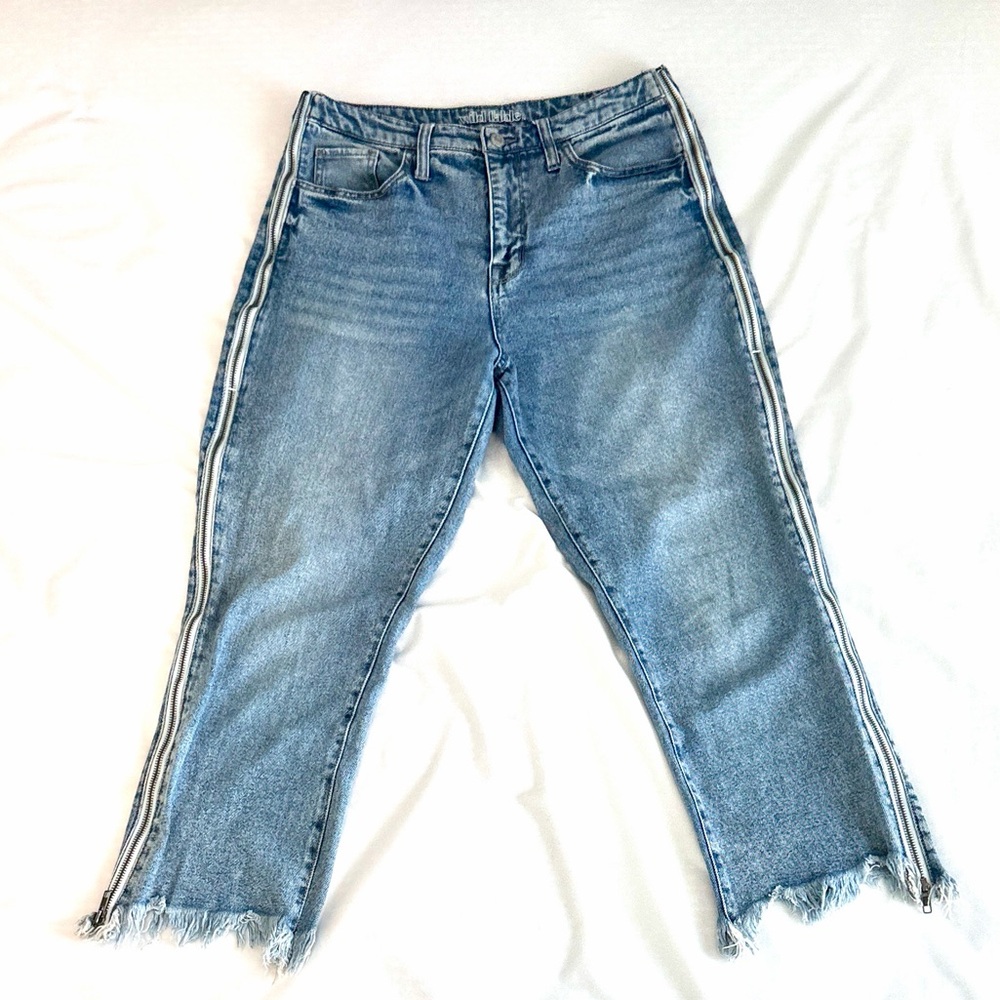 Wild Fable Light Blue Cropped Jeans side metal zipper with Frayed Hem size 10